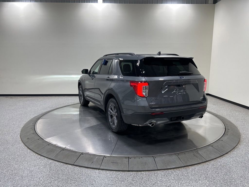 Certified 2024 Ford Explorer XLT w/ Equipment Group 202A AWD/4WD image 9