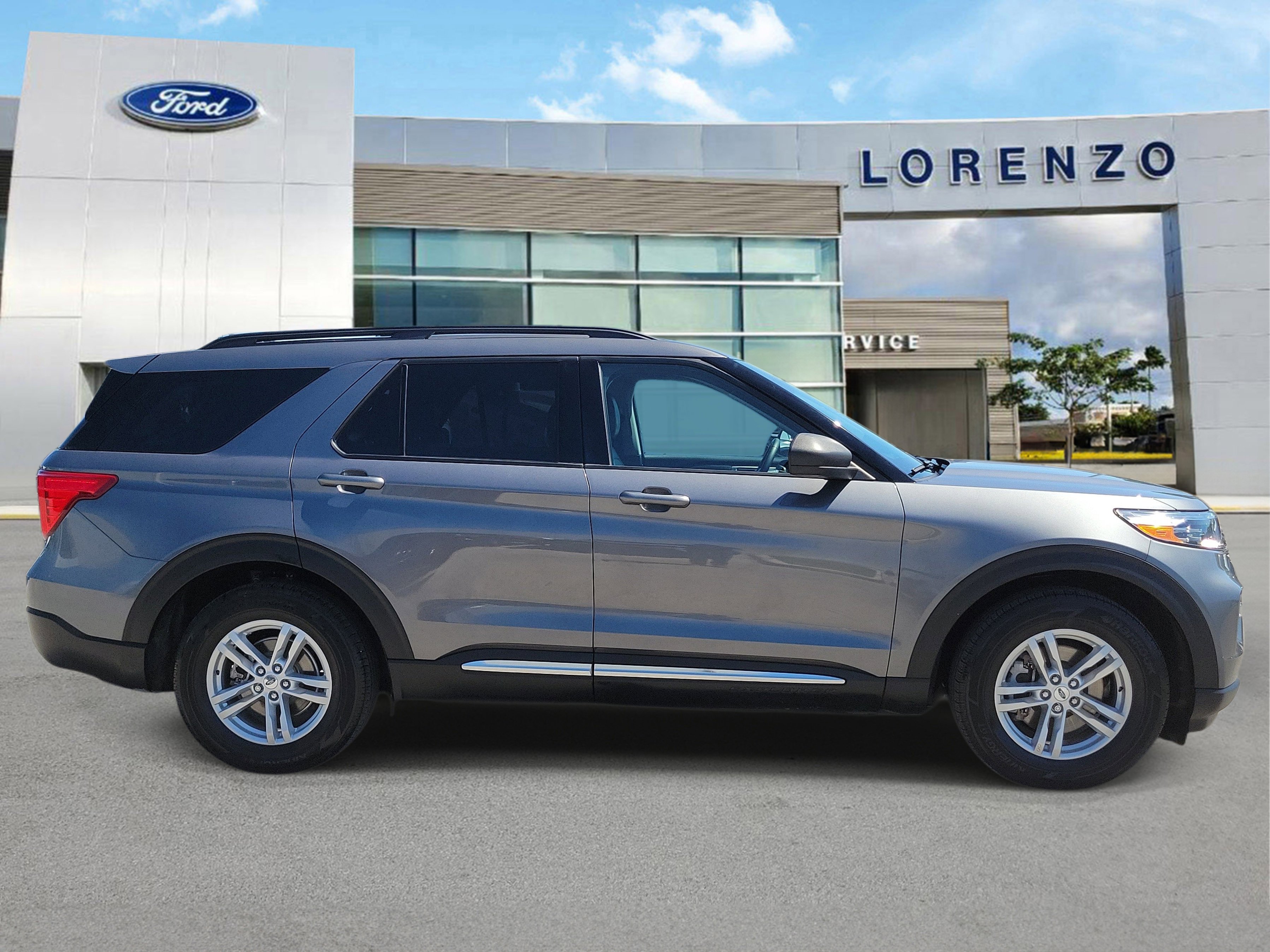 Certified 2024 Ford Explorer XLT w/ Equipment Group 202A RWD image 4
