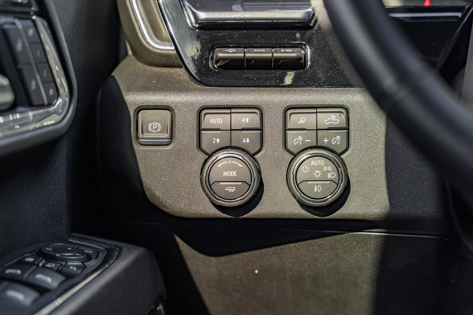 Used 2024 Chevrolet Silverado 2500 LTZ w/ LTZ Plus Package AWD/4WD image 28