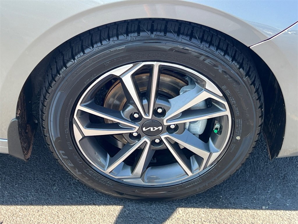 Used 2024 Kia Forte LXS image 12