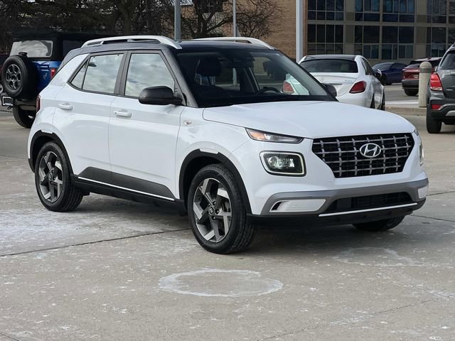 Used 2022 Hyundai Venue Limited image 7