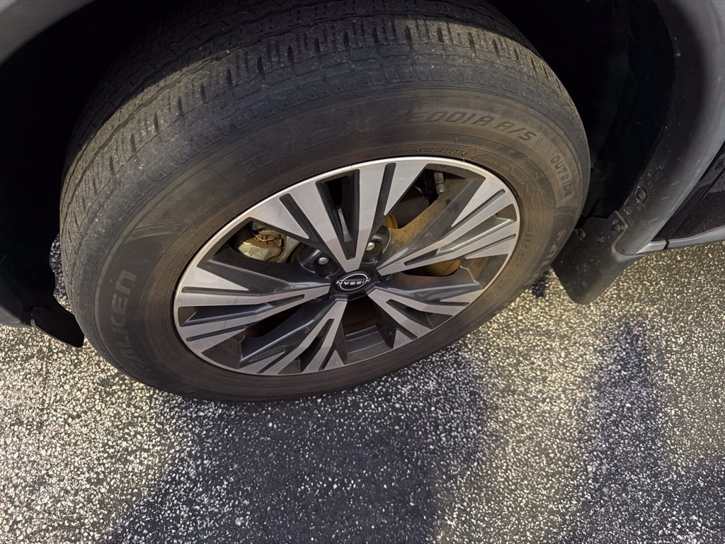 Used 2023 Nissan Rogue SV FWD image 7