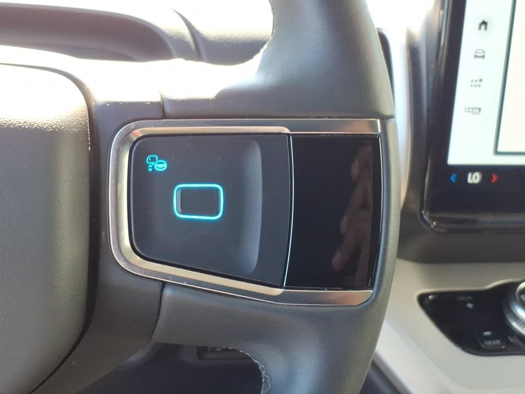 Certified 2025 Ford Expedition Active AWD/4WD image 18