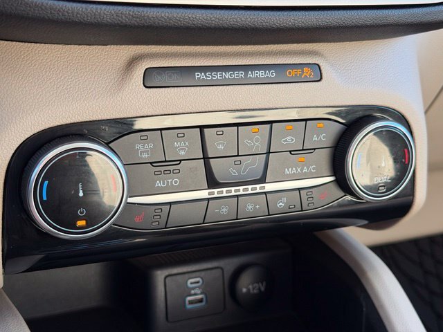 Certified 2022 Ford Escape SEL w/ Technology Package AWD/4WD image 18