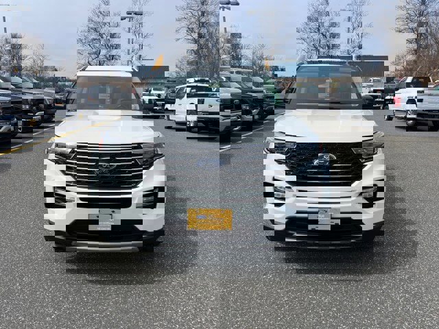 Certified 2023 Ford Explorer XLT w/ Equipment Group 202A image 8