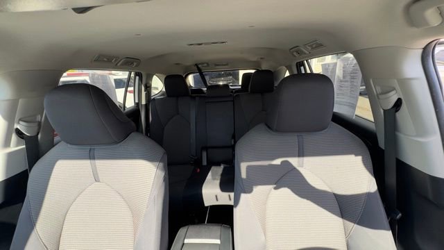 Used 2024 Toyota Highlander LE FWD image 20