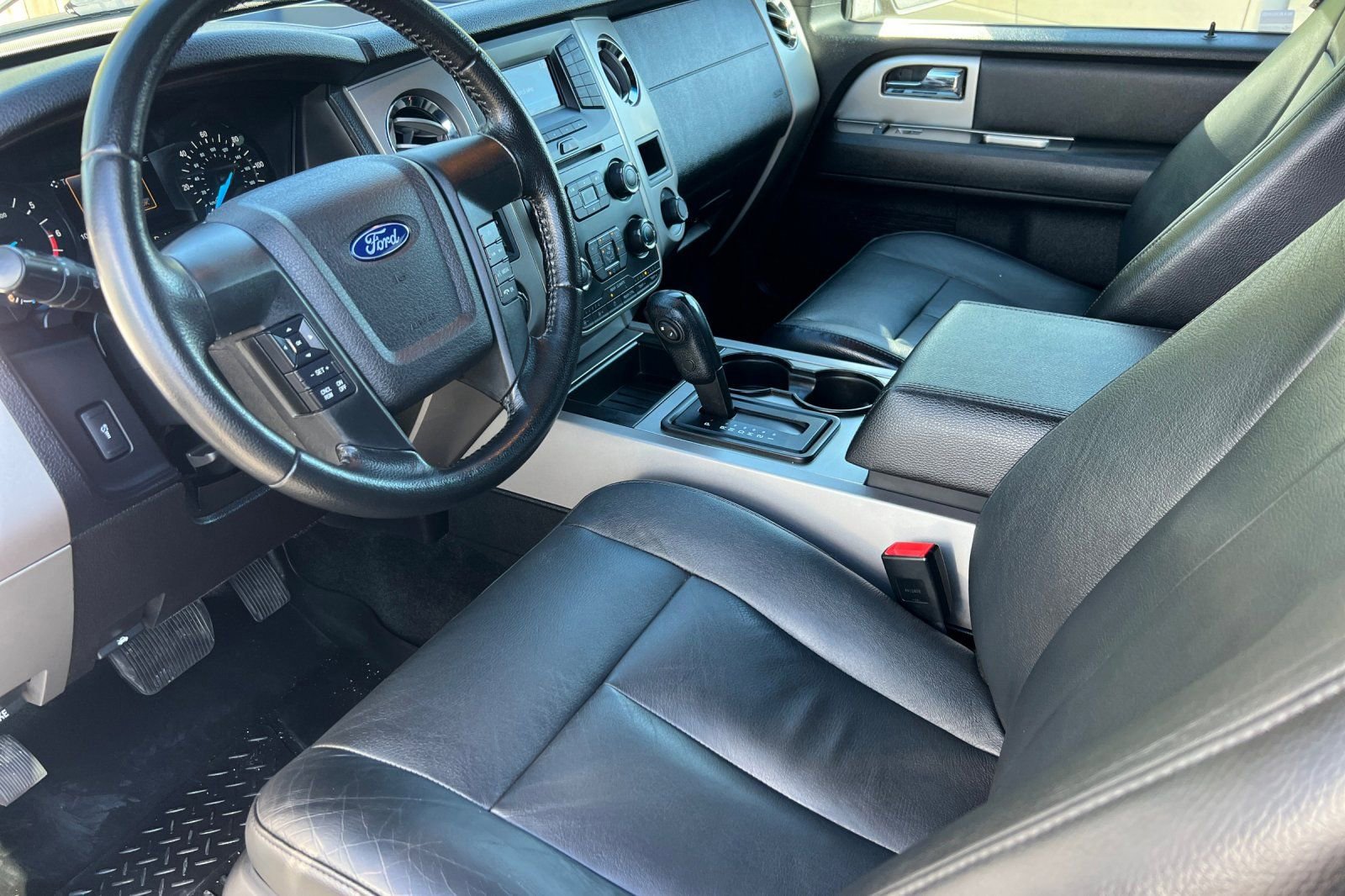 Certified 2017 Ford Expedition XLT w/ Equipment Group 201A image 11