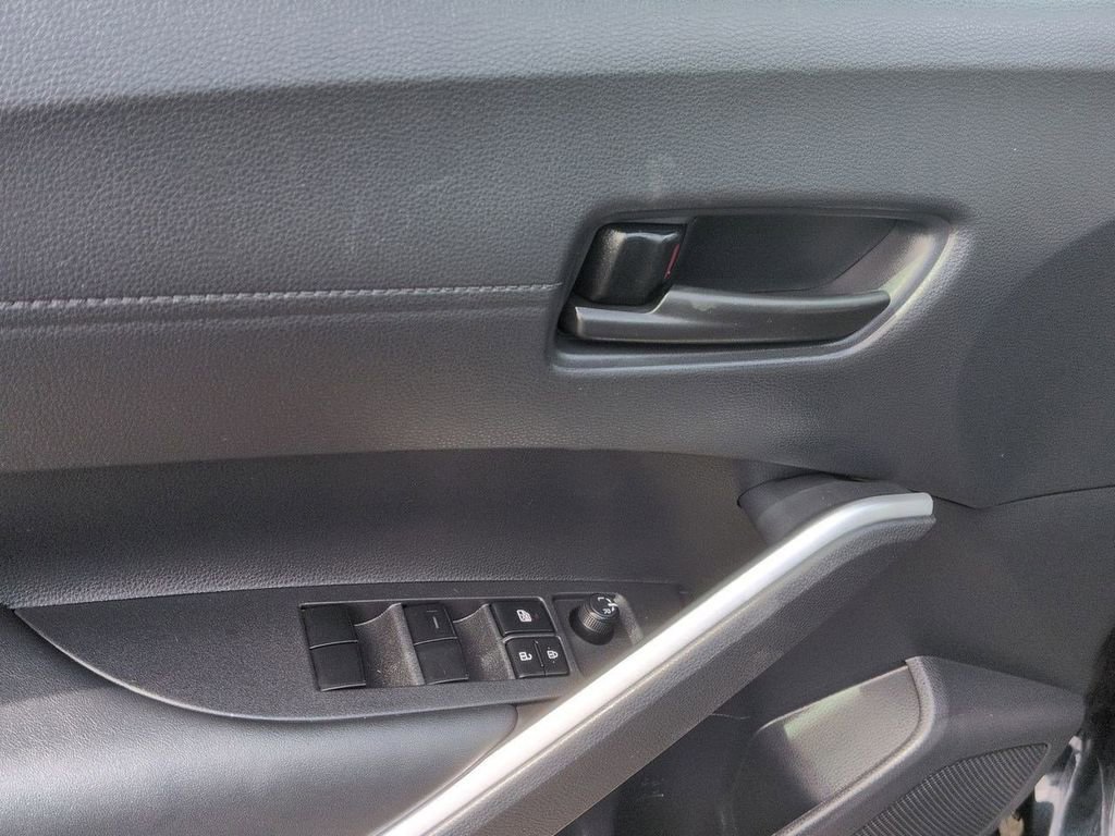 Used 2025 Toyota Corolla Cross AWD Hybrid w/ Moonroof Package image 10