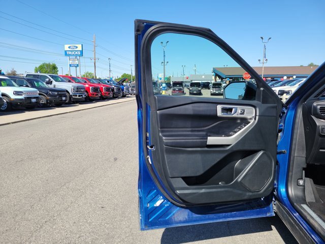 Certified 2022 Ford Explorer Limited w/ Equipment Group 301A AWD/4WD image 15