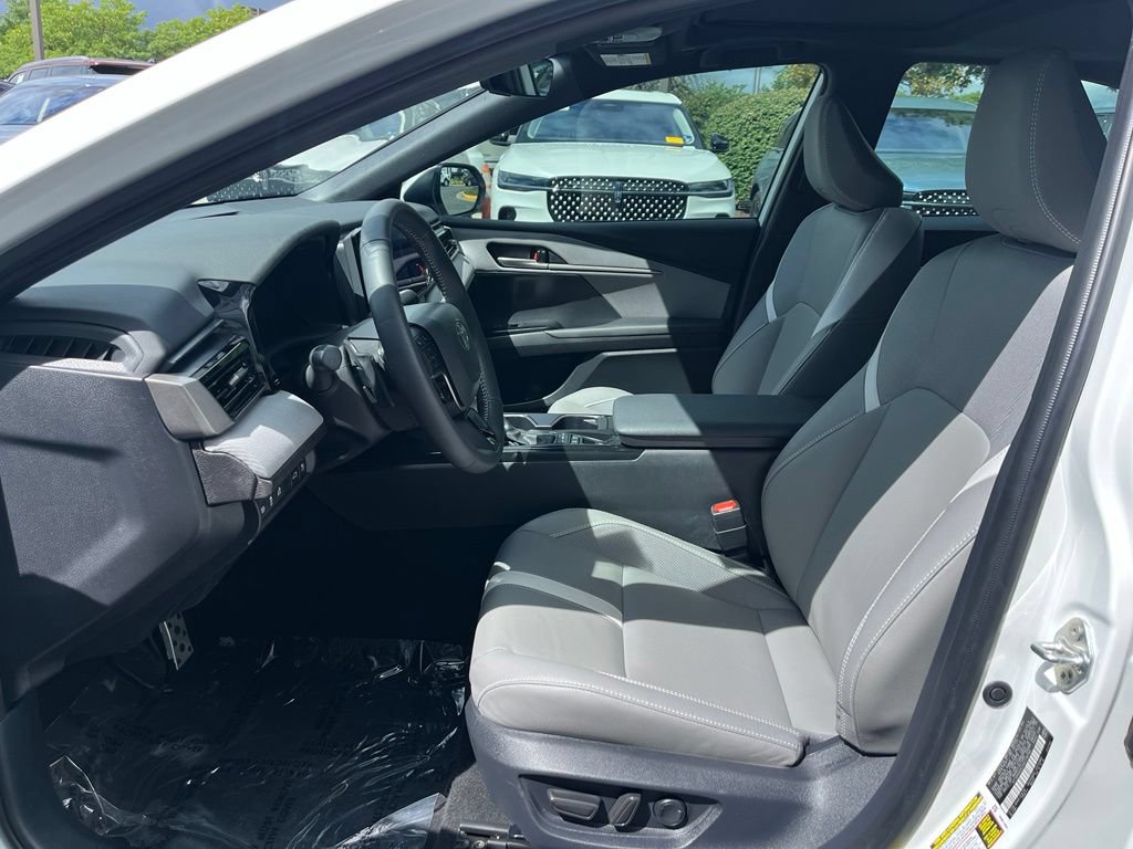 Used 2025 Toyota Camry SE w/ Multimedia Upgrade Package FWD image 17
