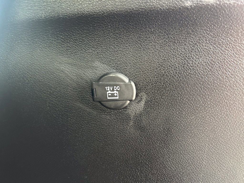 Used 2025 Chrysler Pacifica Select image 16