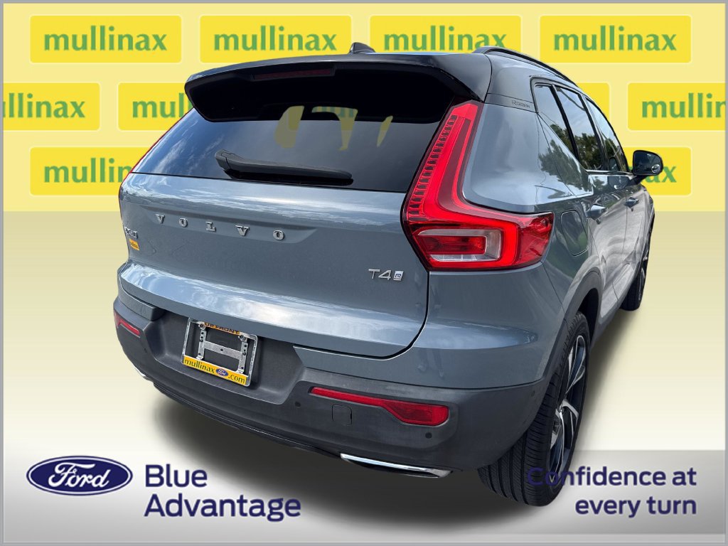 Used 2020 Volvo XC40 T4 R-Design FWD image 4