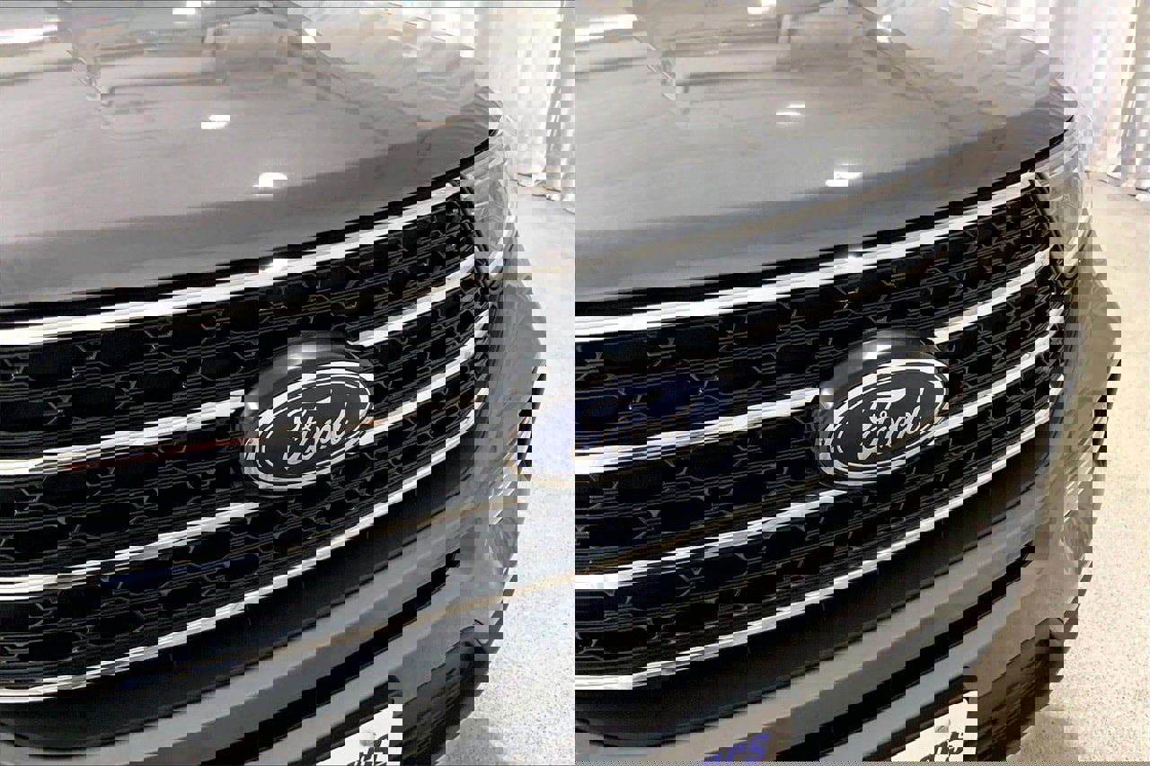 Certified 2024 Ford Explorer XLT w/ Equipment Group 202A image 30