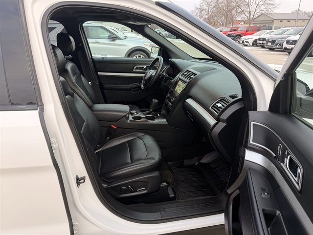 Certified 2017 Ford Explorer XLT w/ Equipment Group 202A image 8