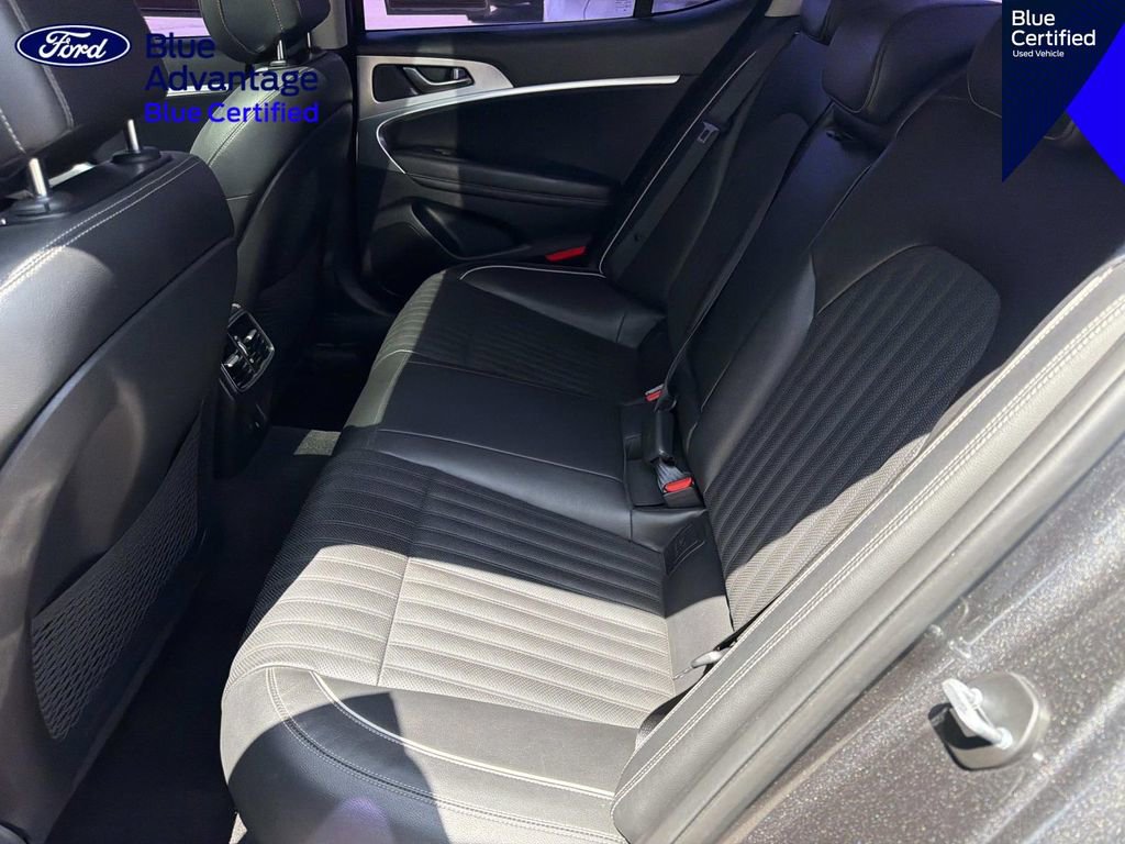 Used 2021 Genesis G70 2.0T w/ Elite Package RWD image 12