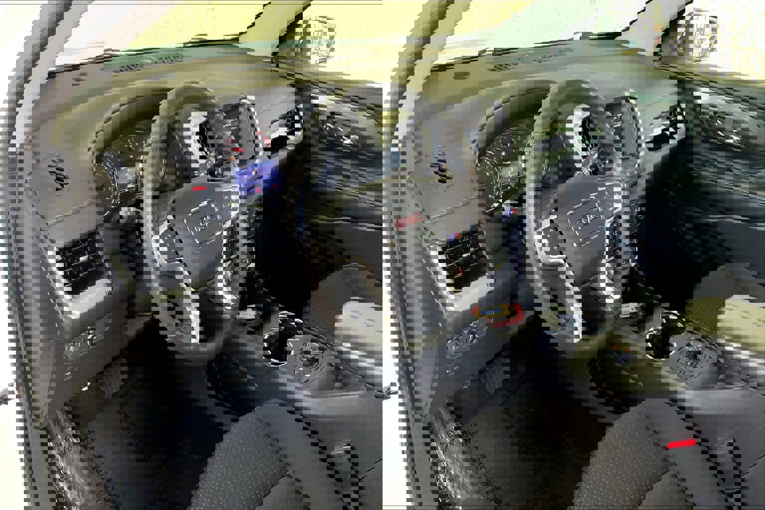 Used 2023 GMC Terrain SLE w/ Driver Convenience Package image 16