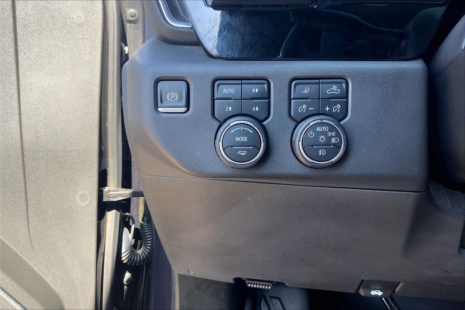 Used 2022 Chevrolet Silverado 1500 LT Trail Boss w/ Convenience Package II AWD/4WD image 36