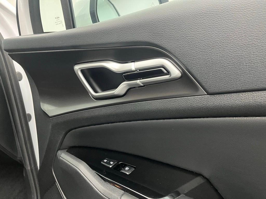 Used 2025 Kia Sportage EX image 24