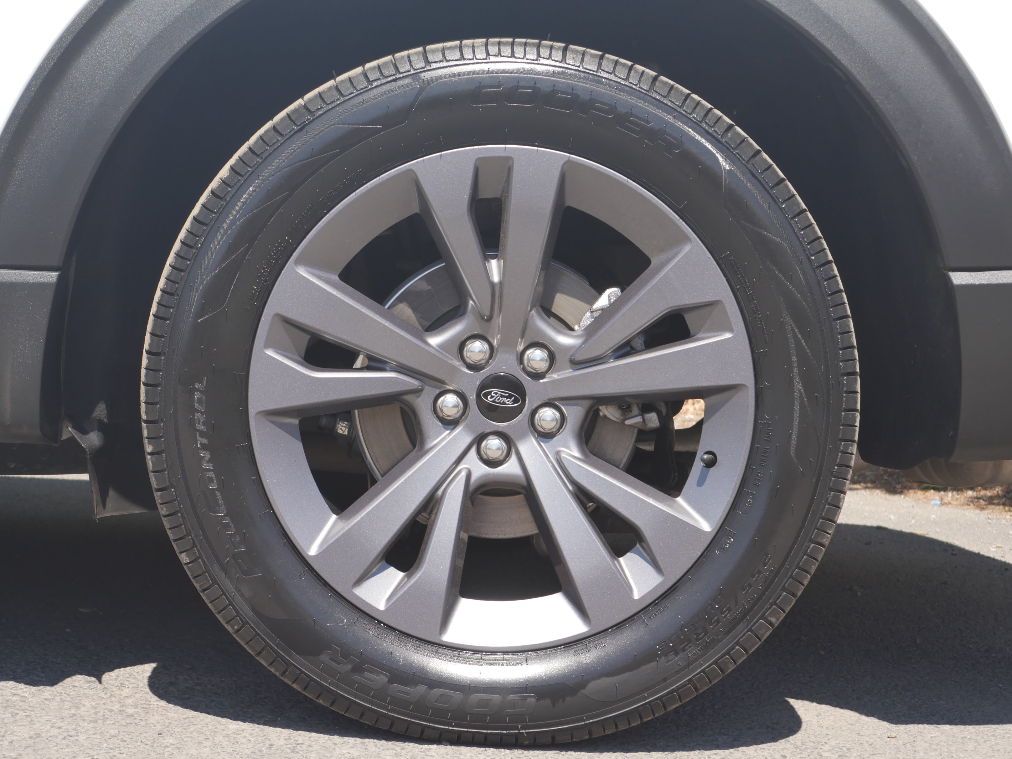 Certified 2023 Ford Explorer XLT w/ Equipment Group 202A AWD/4WD image 18