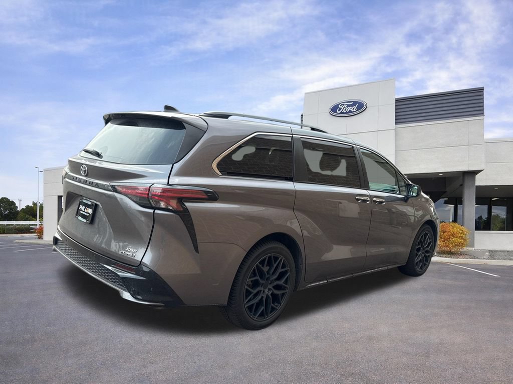Used 2022 Toyota Sienna XSE w/ XSE Plus Package FWD image 10