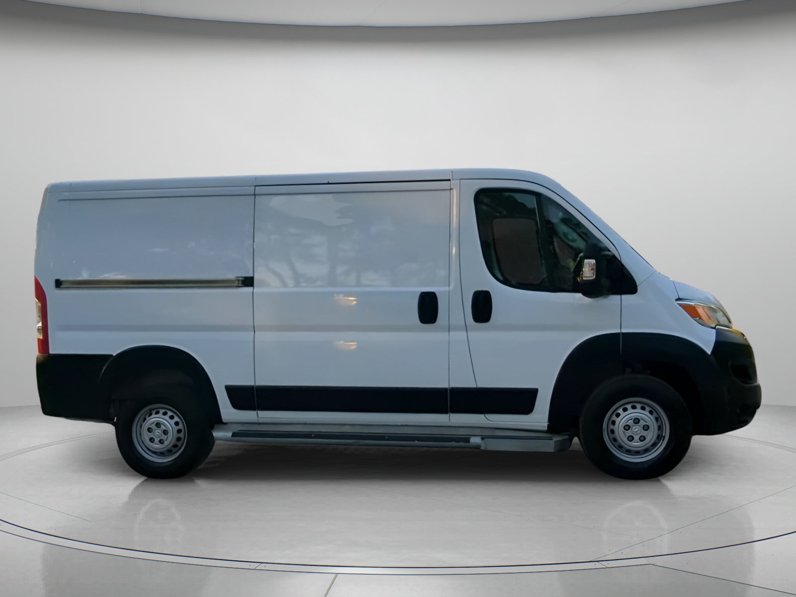 Used 2025 RAM ProMaster 2500 w/ U-Haul Equipment Group FWD image 33