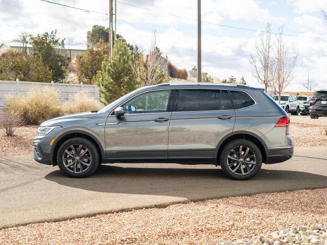 Used 2023 Volkswagen Tiguan SE w/ Panoramic Sunroof Package image 4