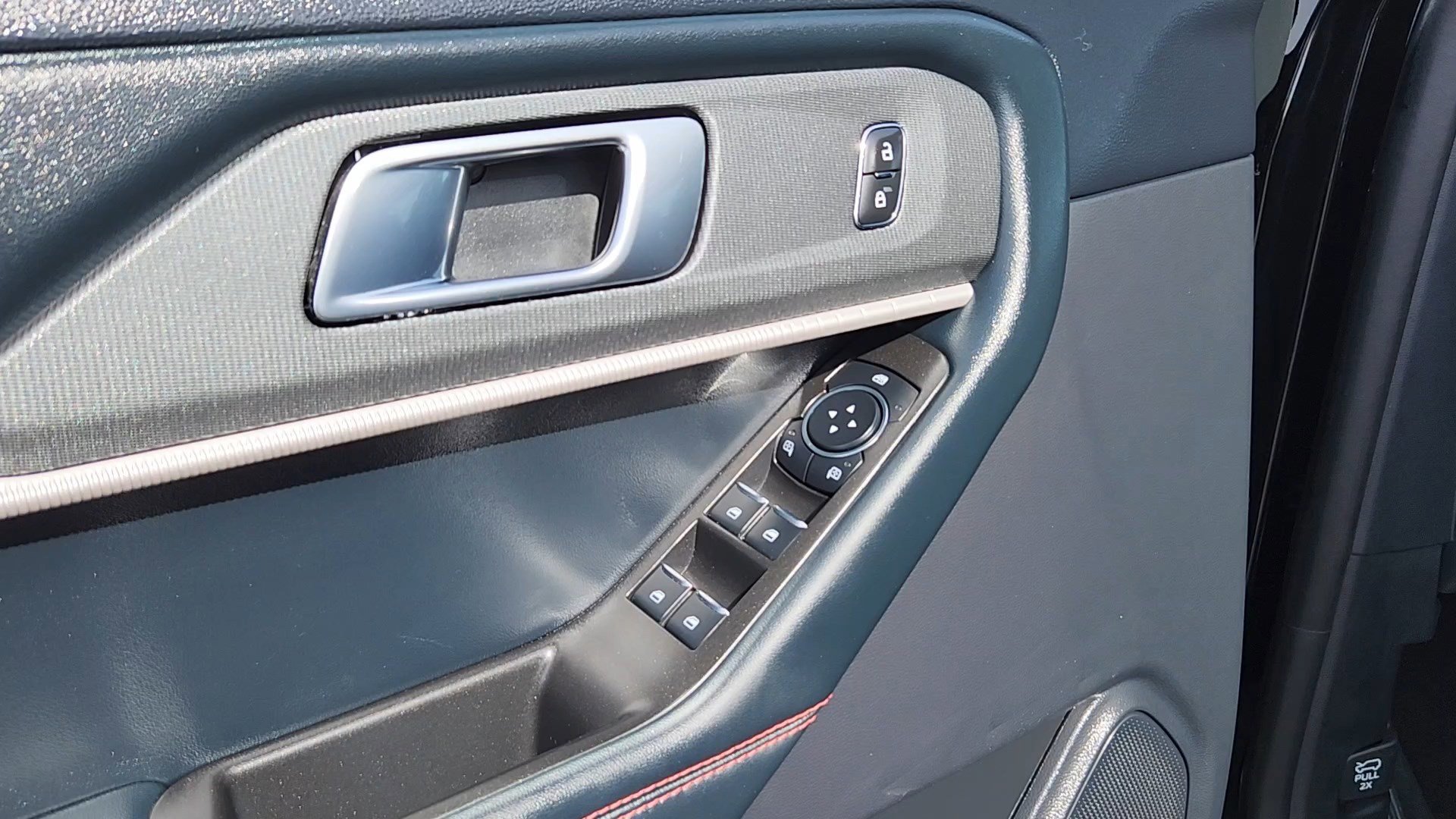 Certified 2025 Ford Explorer ST-Line image 8