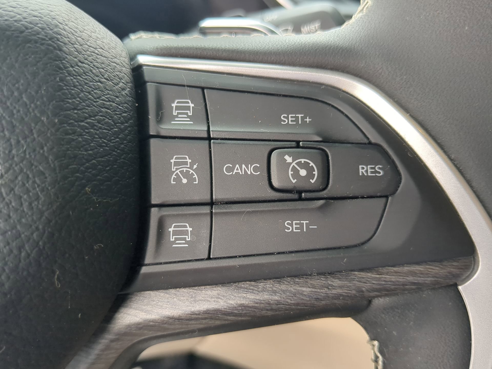 Used 2024 Jeep Grand Cherokee L Limited image 60