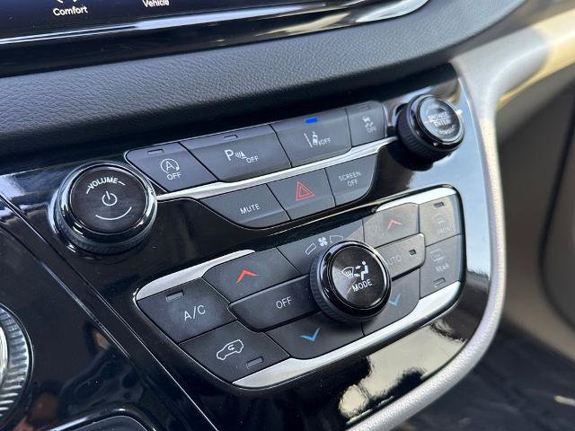 Used 2024 Chrysler Pacifica Touring-L FWD image 25