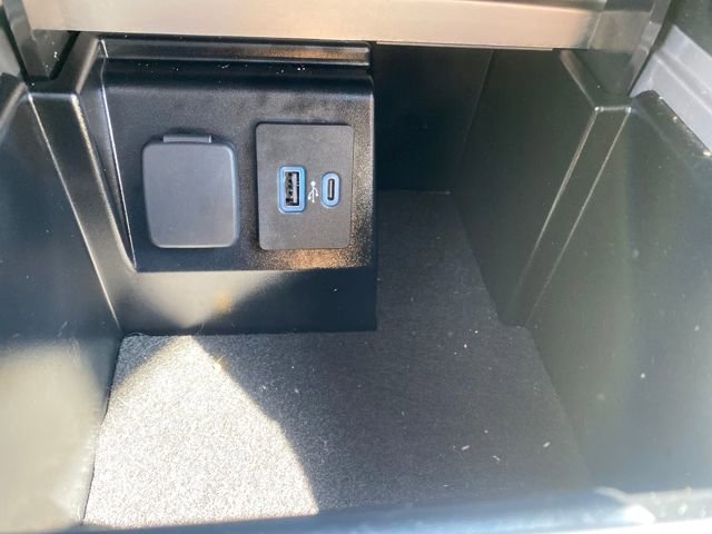 Certified 2022 Ford Explorer XLT w/ Equipment Group 202A image 20