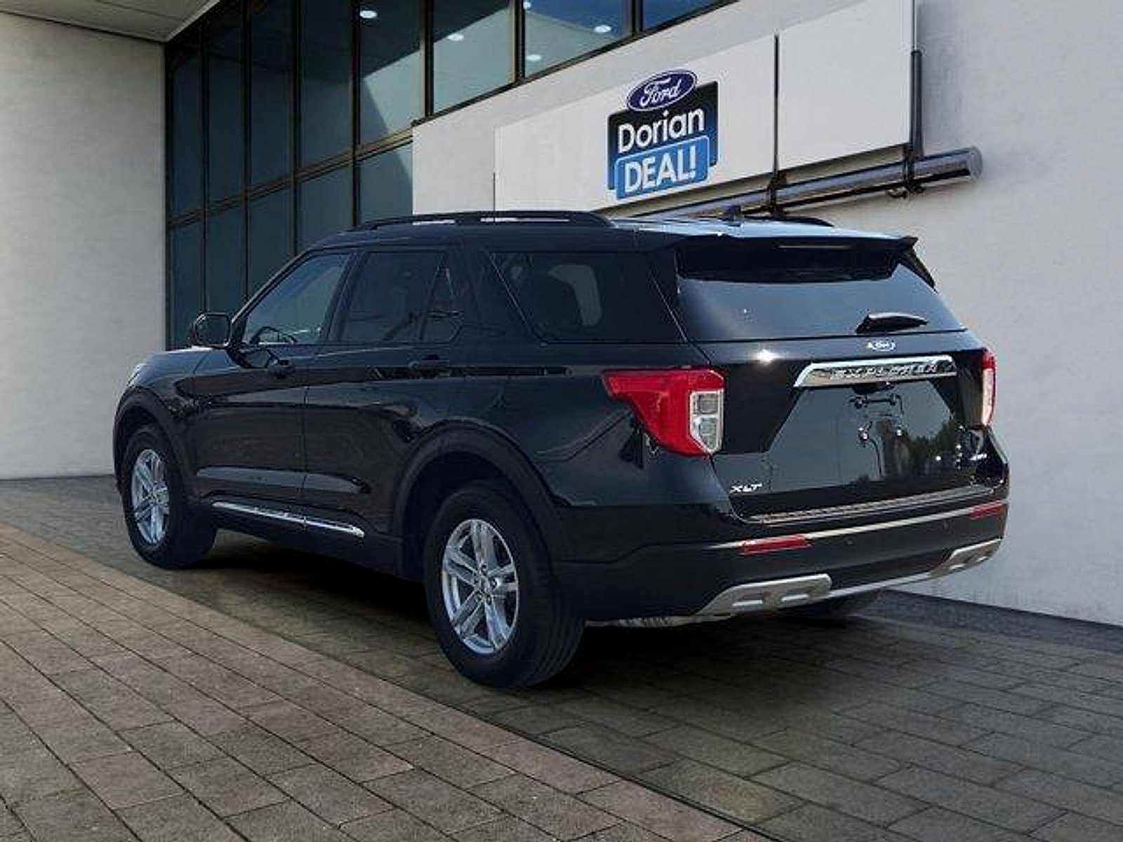 Certified 2023 Ford Explorer XLT w/ Equipment Group 202A AWD/4WD image 5