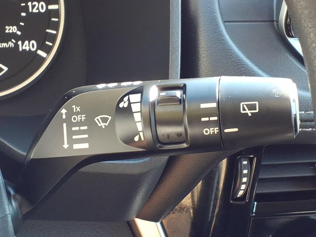 Used 2023 Nissan Rogue SV AWD/4WD image 30