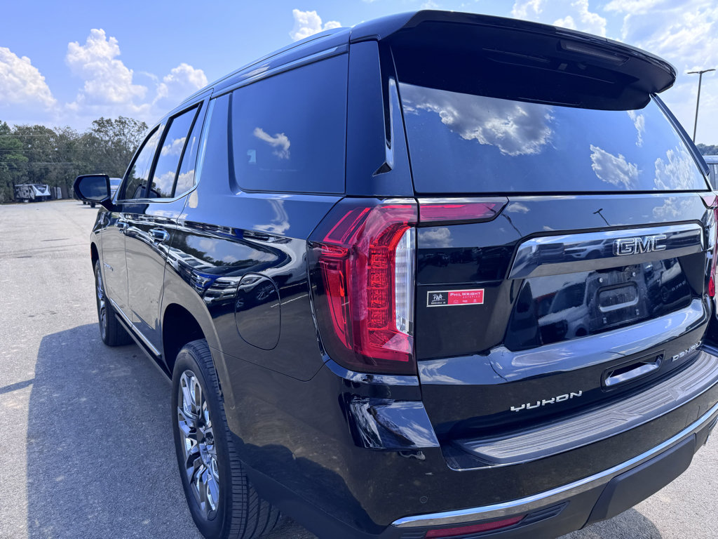 Used 2023 GMC Yukon Denali Ultimate AWD/4WD image 7