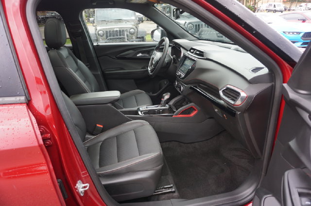 Used 2021 Chevrolet TrailBlazer RS w/ Sun and Liftgate Package FWD image 3