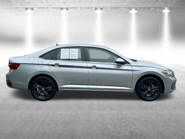 Used 2023 Volkswagen Jetta SE w/ Black Wheel Package FWD image 4