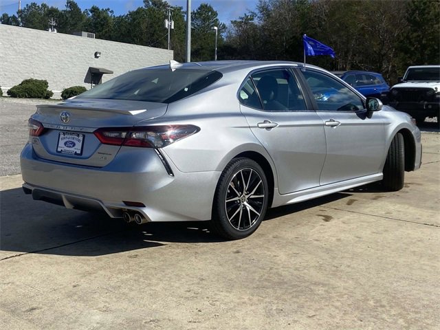 Used 2024 Toyota Camry SE image 3
