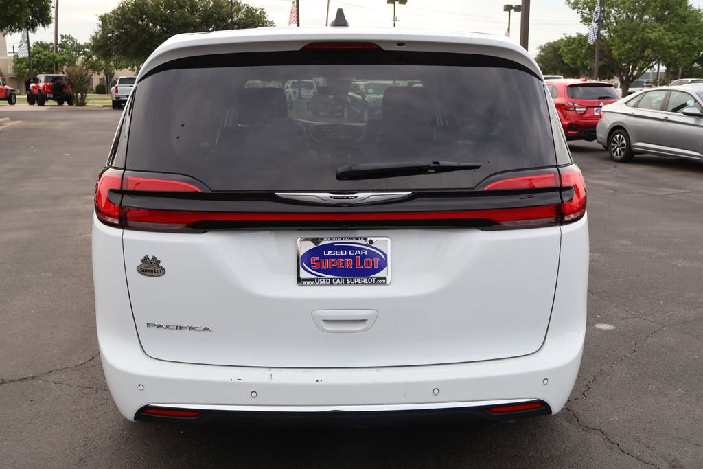 Used 2024 Chrysler Pacifica Touring-L FWD image 15