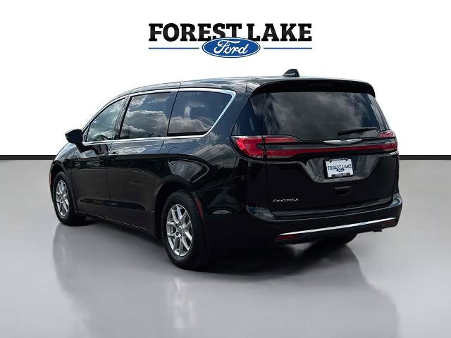 Used 2024 Chrysler Pacifica Touring-L FWD image 5