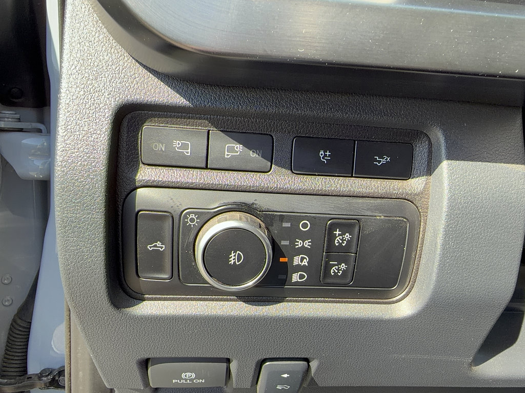 Certified 2024 Ford F350 Lariat w/ Lariat Ultimate Package AWD/4WD image 30