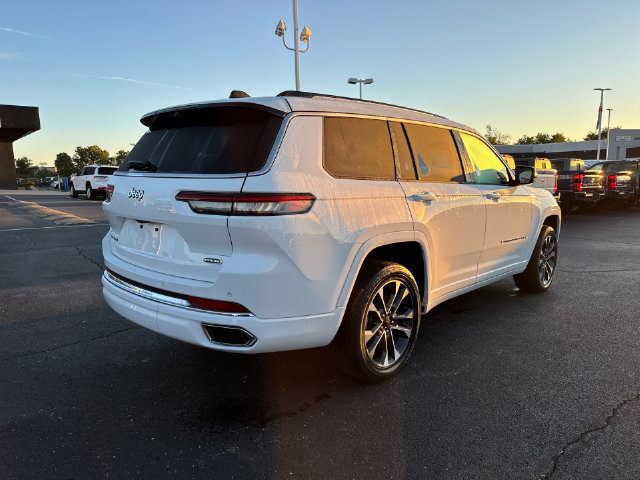 Used 2023 Jeep Grand Cherokee L Overland w/ Advanced Protech Group III AWD/4WD image 7