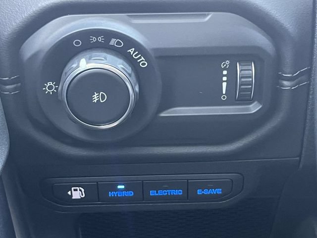 Used 2025 Jeep Wrangler Unlimited Sahara AWD/4WD image 32