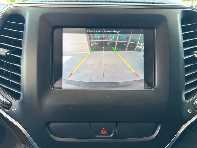 Used 2020 Jeep Cherokee Latitude FWD image 17