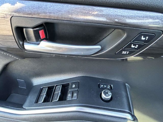 Used 2023 Toyota Highlander Platinum FWD image 19