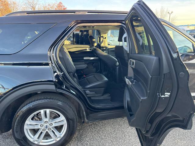 Certified 2023 Ford Explorer XLT w/ Equipment Group 202A image 9