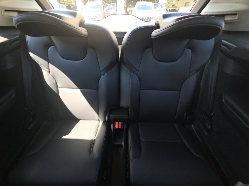 Used 2022 Volvo XC90 T5 Momentum AWD/4WD image 5