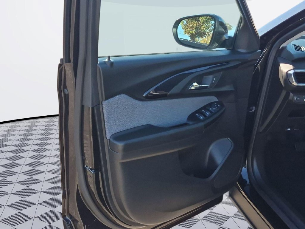 Used 2023 Chevrolet TrailBlazer LT w/ Convenience Package AWD/4WD image 10