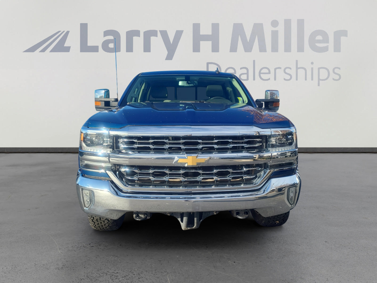 Used 2018 Chevrolet Silverado 1500 LTZ w/ Max Trailering Package image 8
