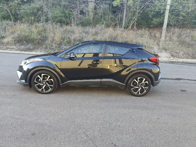 Used 2018 Toyota C-HR XLE image 5