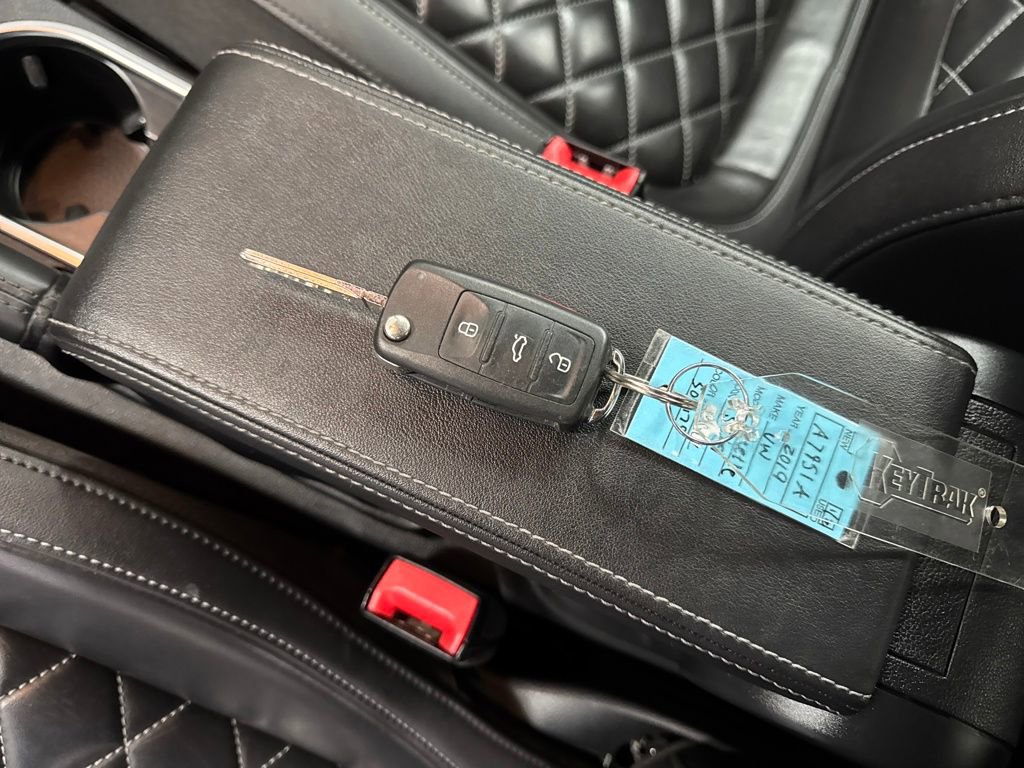 Used 2019 Volkswagen Beetle 2.0T Final Edition SEL image 28