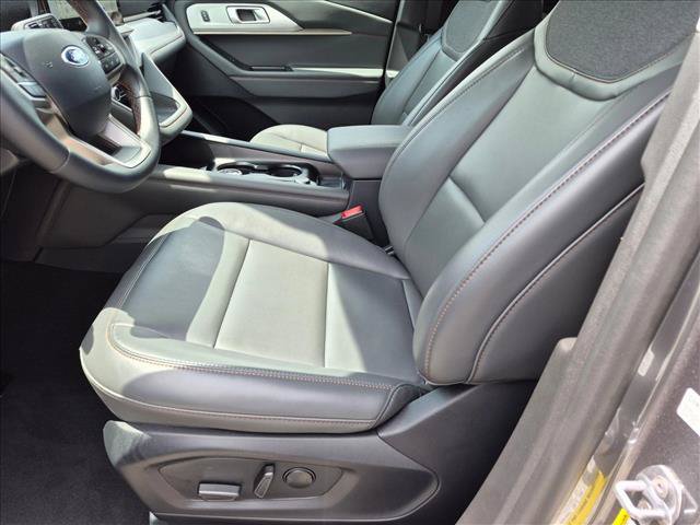 Certified 2025 Ford Explorer Active w/ Active Comfort Package RWD image 15